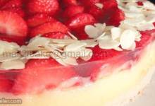 triple strawberry cake
