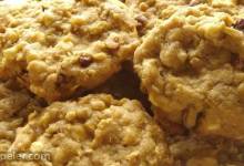 White Chocolate Chip Oatmeal Cookies
